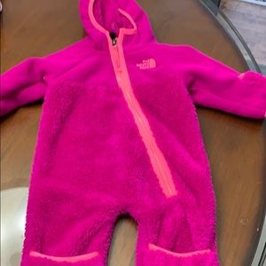0-3m the North Face onesie